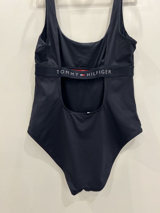 Неймовірний оригінальний суцільний купальник Tommy Hilfiger розмір М