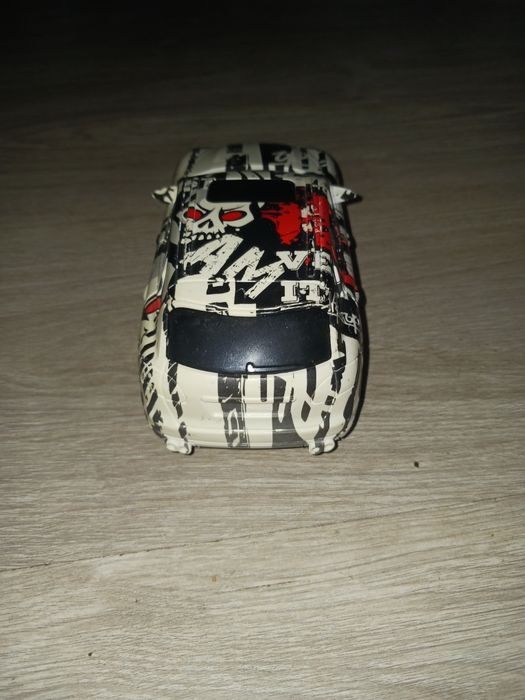 Carro de brinquedo