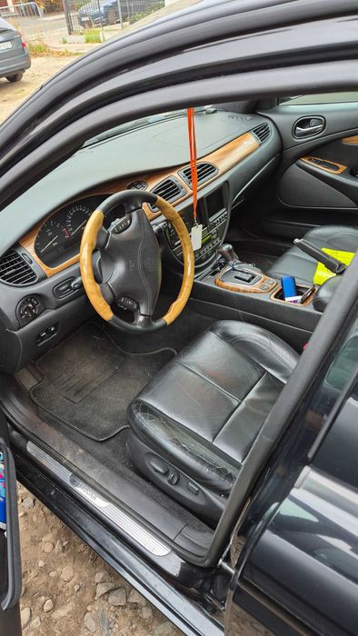 Syndyk sprzeda samochód Jaguar S-Type