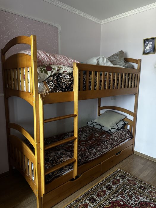 Ліжко двохярусне з масиву дерева