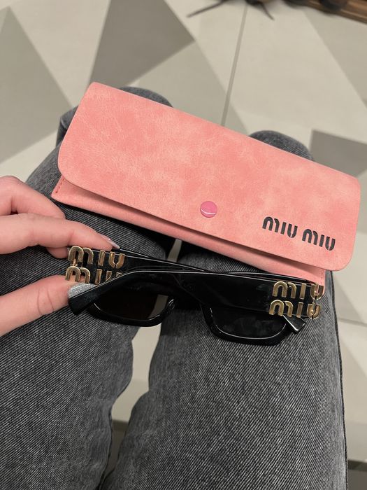 Okulary Miu Miu przeciwsloneczne z etui