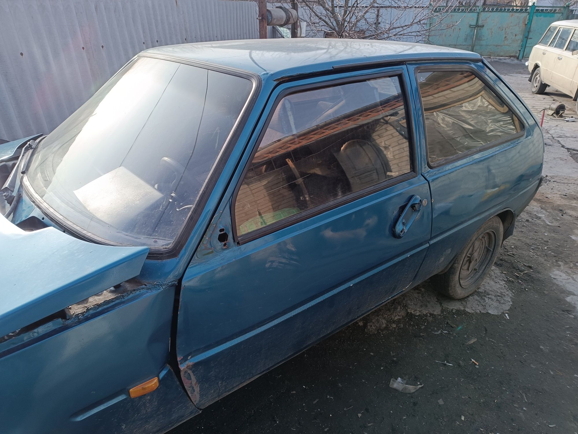 Запчасти на таврию. Заз 1102 цвет мокрый асфальт. Заз 1102 «таврия» 1102. Заз 1102 таврия запчасти. Заз таврия 4 двери.