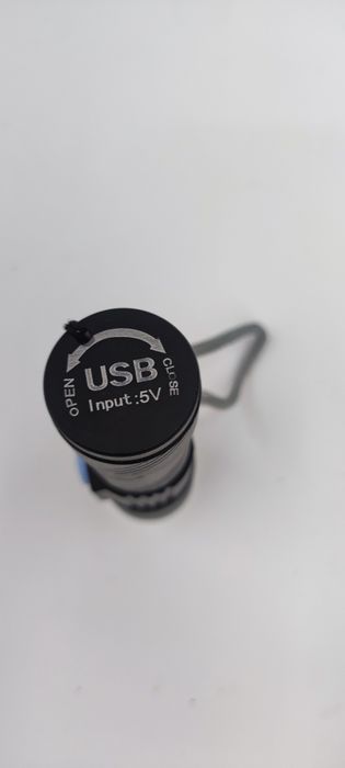 Lanterna UV para ver manchas invisíveis