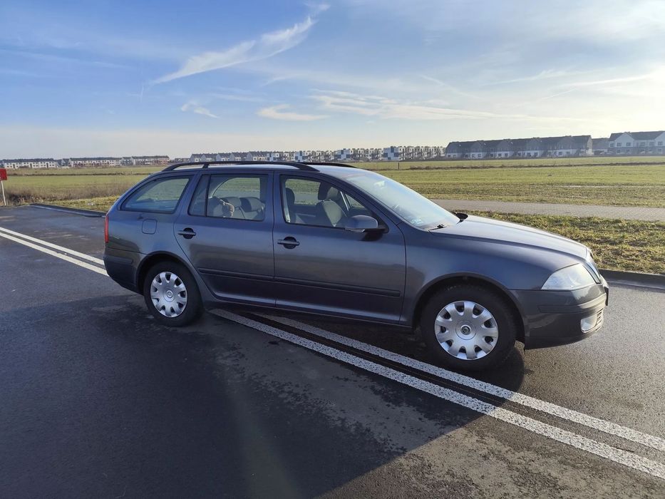 Skoda Octavia Samochód osobowy Skoda Octavia II Kombi 1.8 benzyna