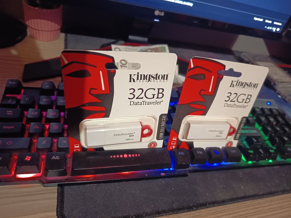 Pendrive USB 32 GB stan nowy Kingston
