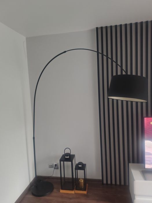 Lampa podłogowa czarna