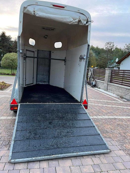 Przyczepa do przewozu koni. DMC 1600 kg