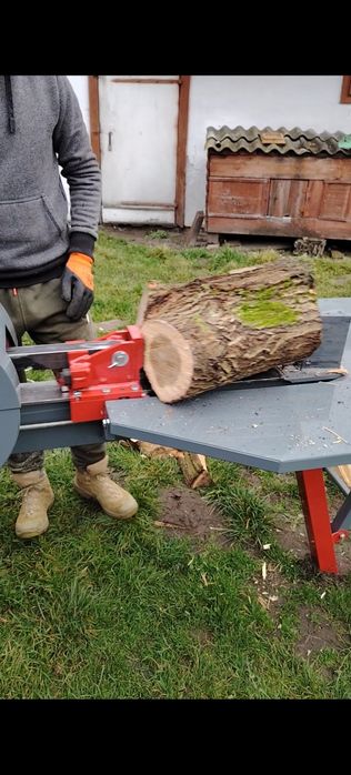 Рубаю дрова дровоколом