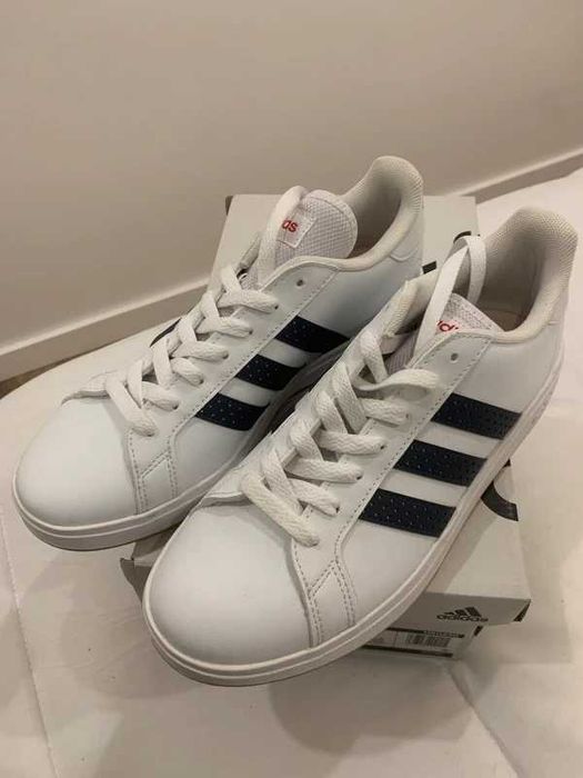 Ténis Adidas 40 novos com etiqueta e em caixa