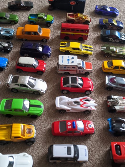 Машинка HotWheels Realtoy Welly Matchbox Siku Mattel