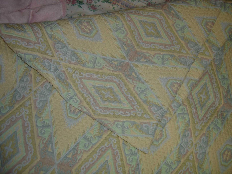 Большое Красивое. Новое -  Покрывало- одеяло. Красивого цвета.  ДЕШЕВО