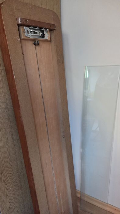 Półka drewniany szklana.