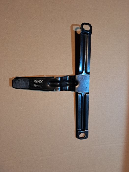 Продам новый кронштейн для зеркала заднего вида автомобиля