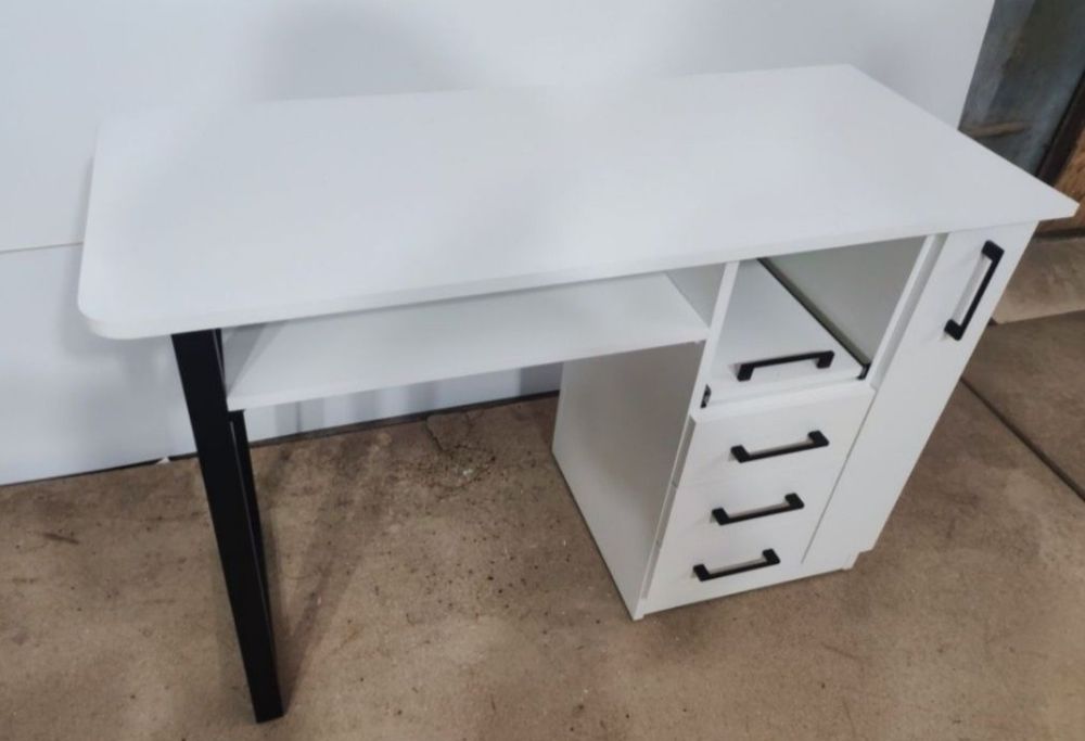 Стіл манікюрний ,стол маникюрный