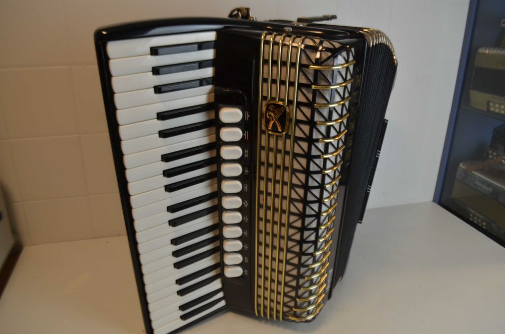 Acordeao Hohner Atlantik IV 4 Voz 120 Baixos, N 226