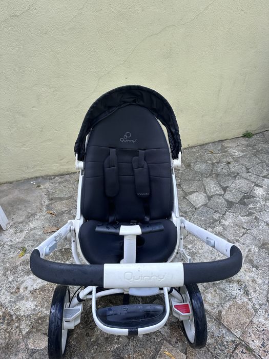 Carrinho de bebe com ovo