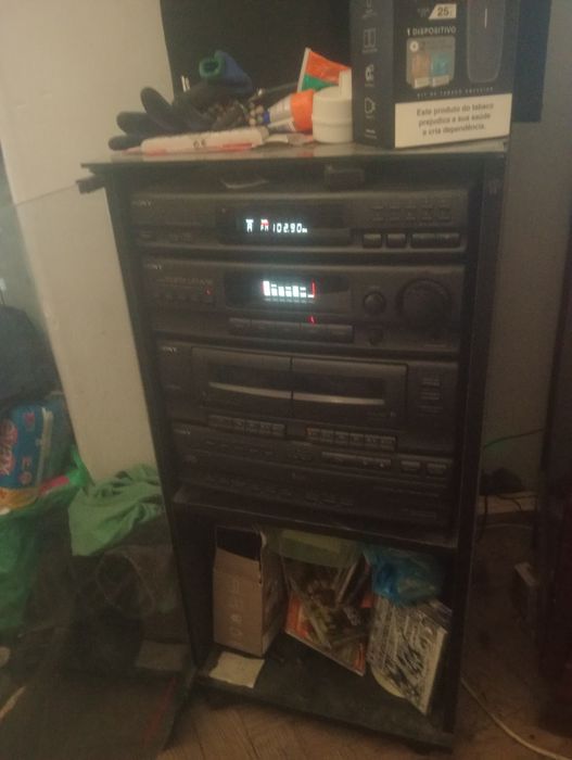 Aparelhagem leva 5cds mas neste momento não trabalha a parte dos CDS