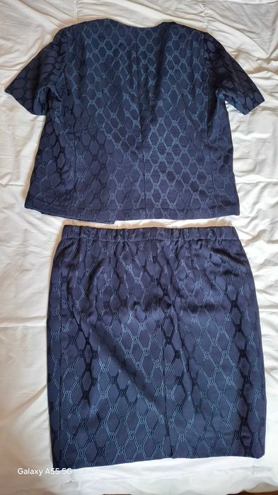 Komplet uszyto krawiec.