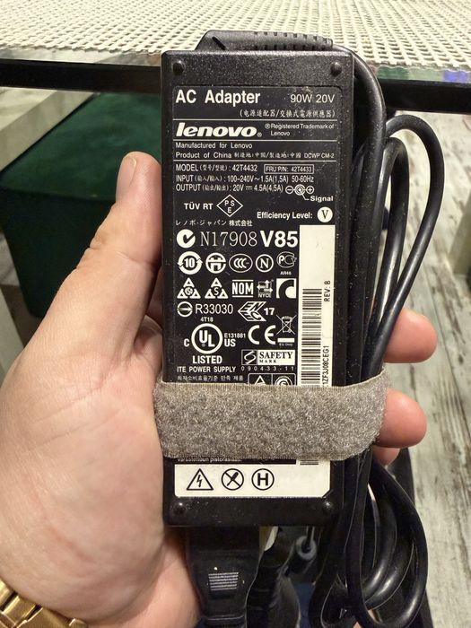 Zasilacz firmy lenovo