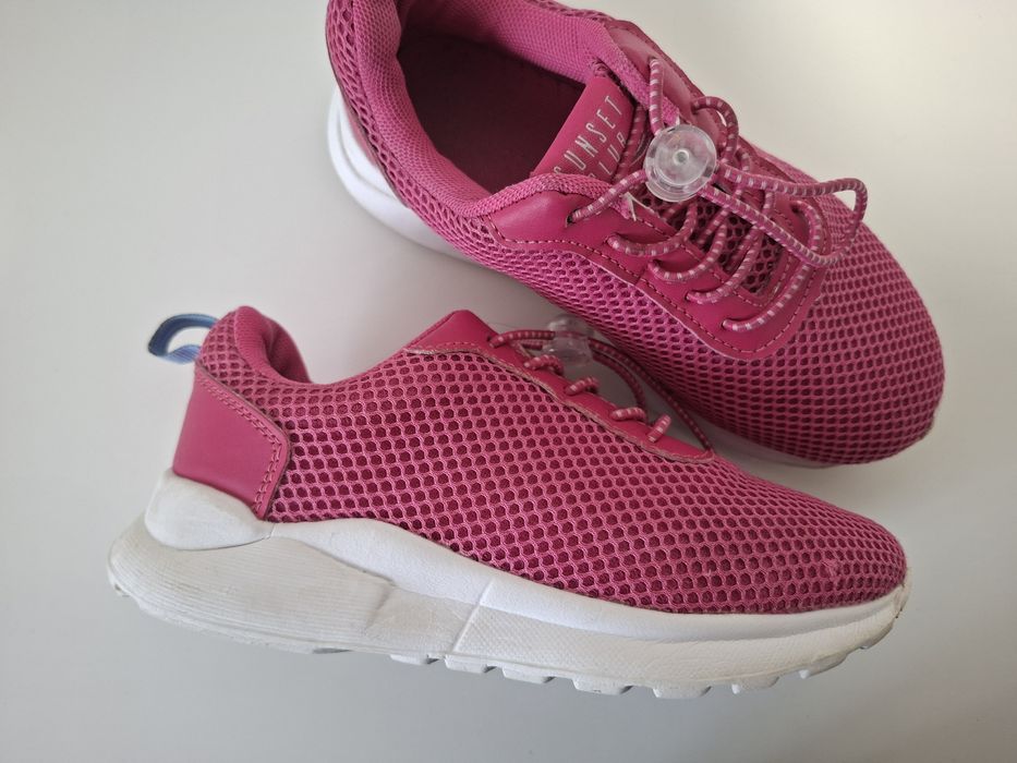 Кросівки для дівчинки Reserved 30 р недорого