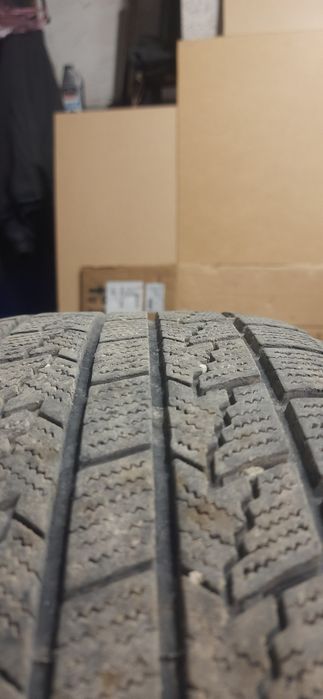 Зимові шини 215/60*R16