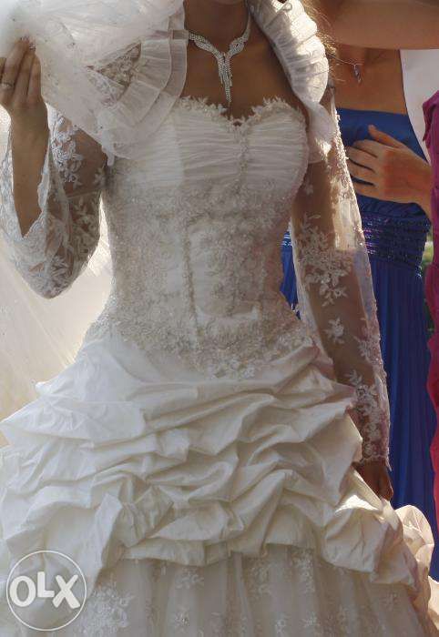 Suknia ślubna, bogato zdobiona, po praniu, rozm. 36/38