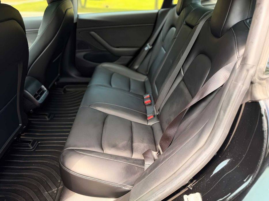 Tesla Model 3      2018