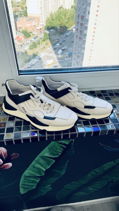 Шкіряні кросівки Estro