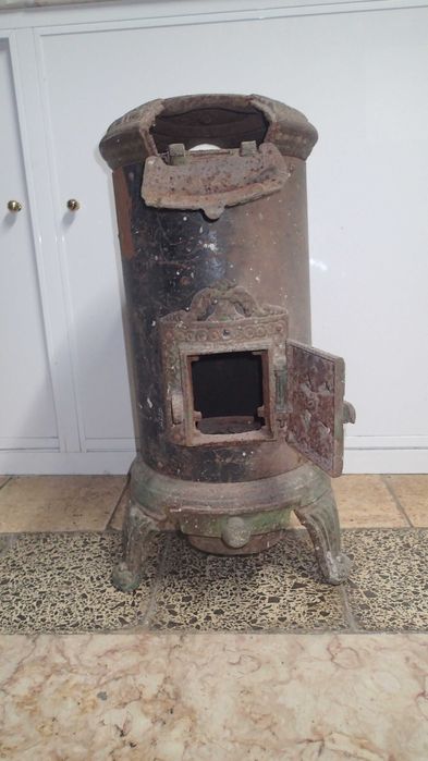 Salamandra antiga em ferro