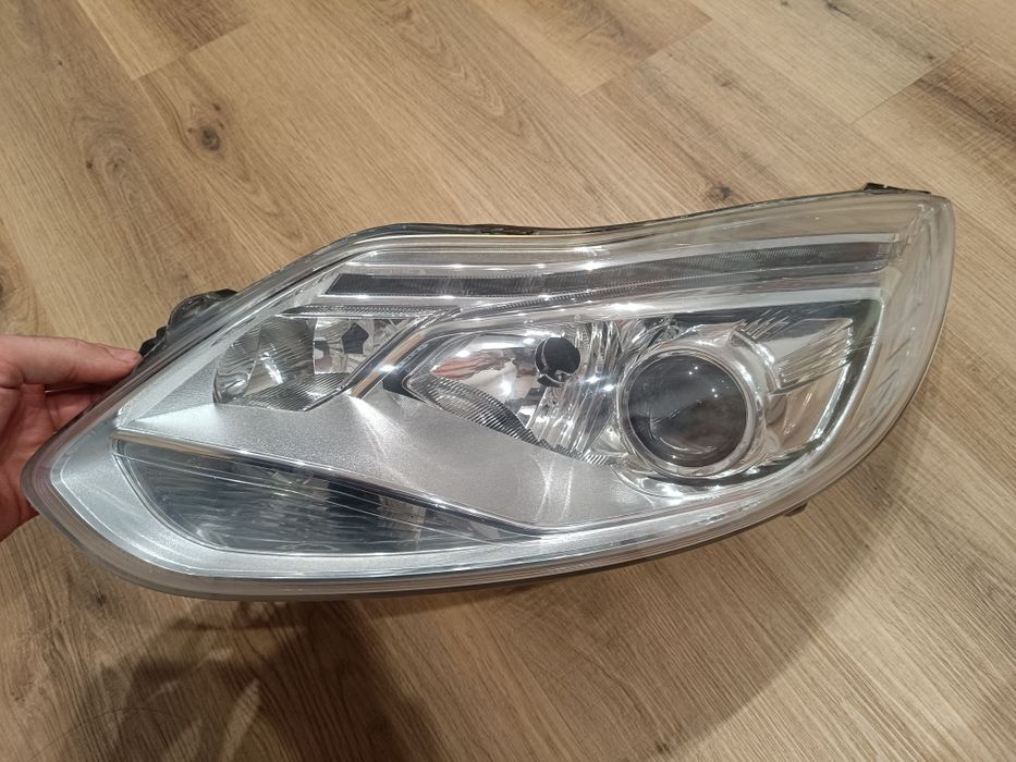 Farol esquerdo focus mk3 xenon