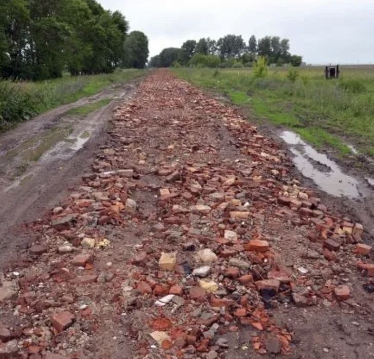Бій цегляний бетонний для дороги грунт глина на підсипку пісок щебінь