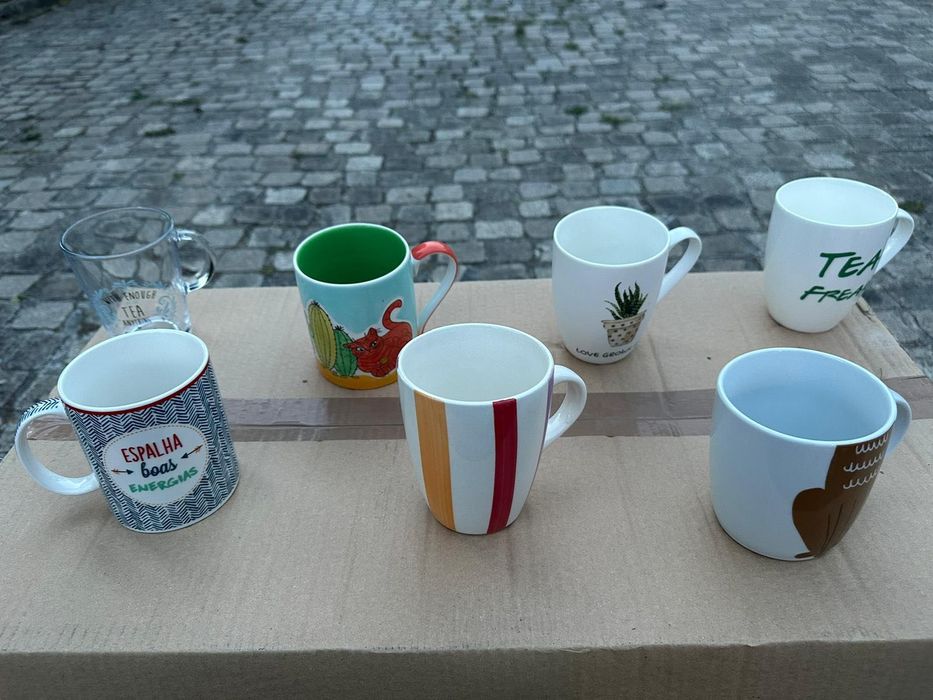 Canecas, copos e tigelas várias