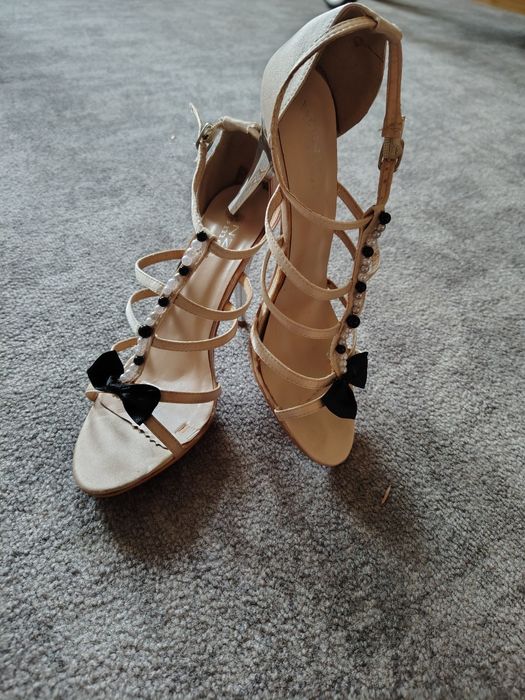 Szpilki z kokardkami 39 buty na obcasie sandałki na obcasie 39 beżowe buty