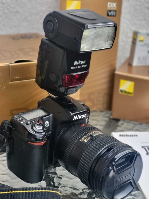Nikon D80 + Nikkor 18-200 + Lampa SB-800