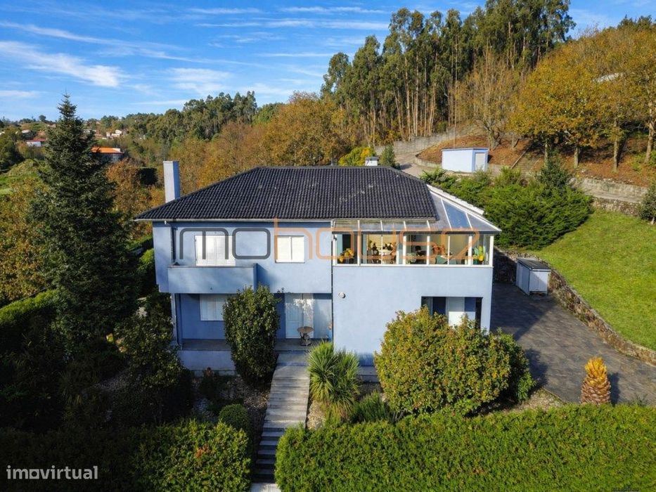 Moradia pronta habitar na Montanha - 1ha de Terreno