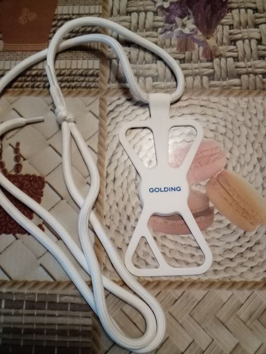 Зручний ремінець -чохол до телефону.