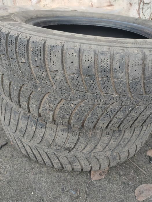 Резина зимняя  на машину