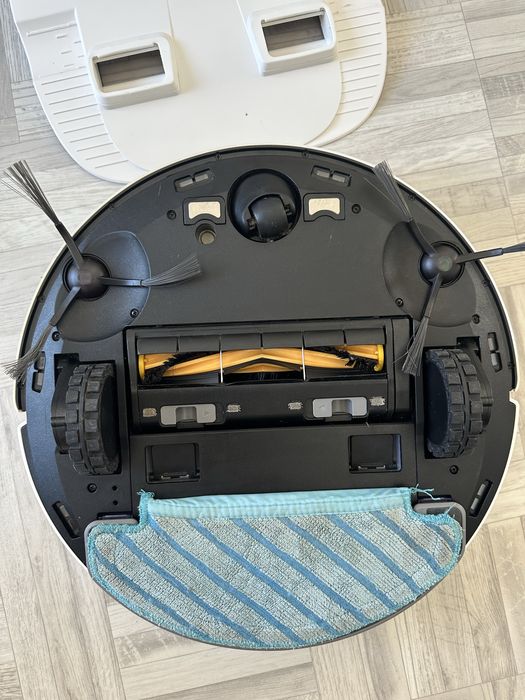 Миючий робот пилосос Ecovacs Deebot N10 Plus