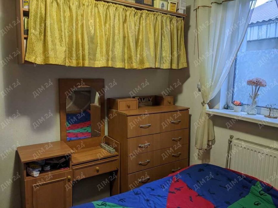 Окремий будинок біля річки