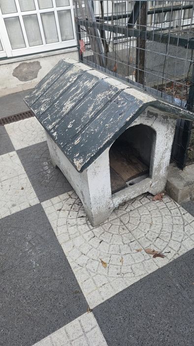 Casota para cão em pedra