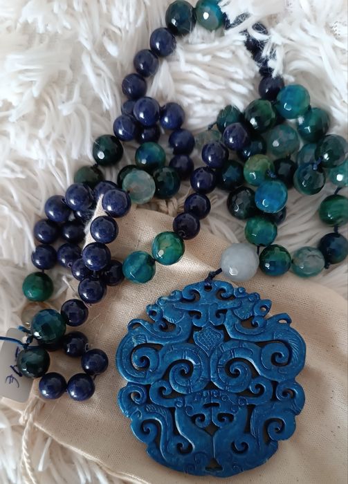 Colar com mandala de Jade