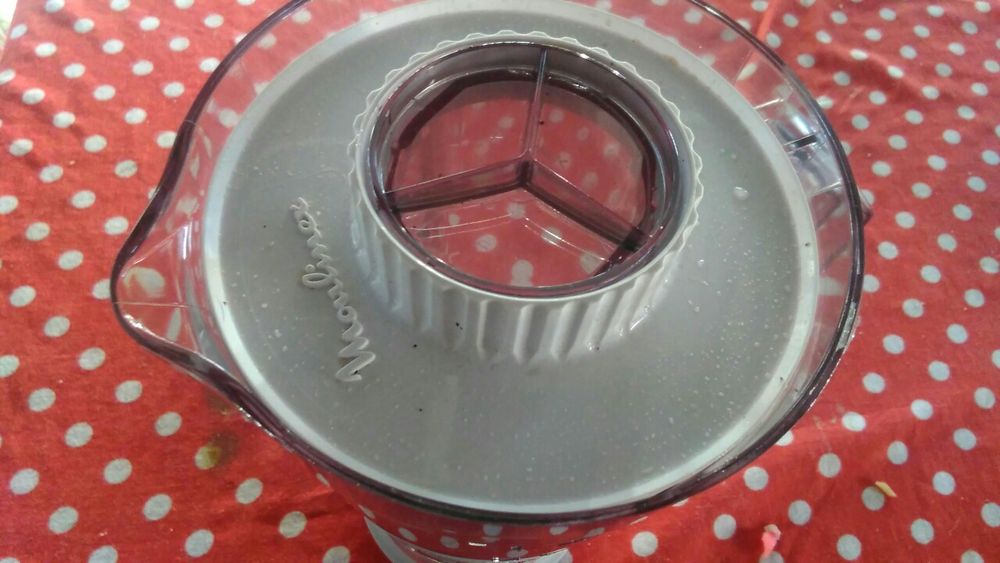 Várias peças de eletrodomésticos e 1 copo de liquidificador novo. Entr