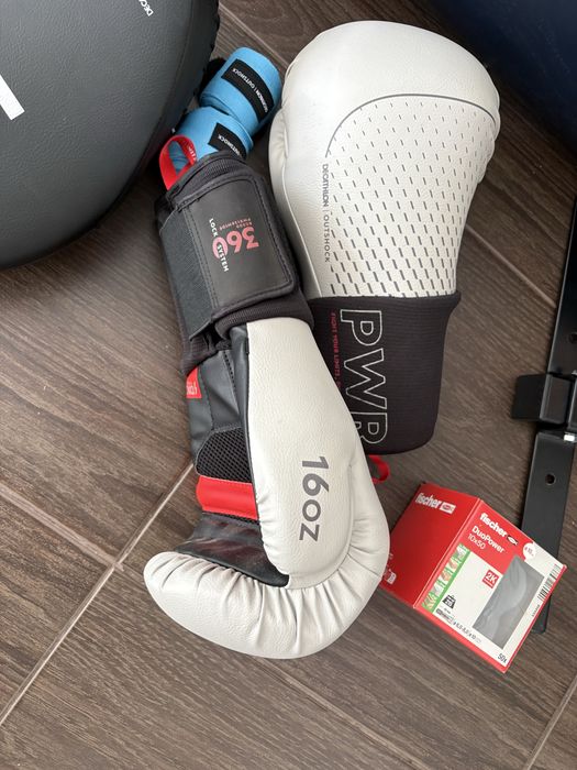 Kit Completo Boxe/Muay Thai Outshock + Saco + Suporte (+ Brinde Kit Fixação)