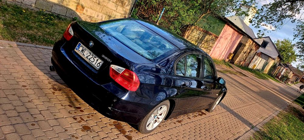 BMW E90 320i 150KM