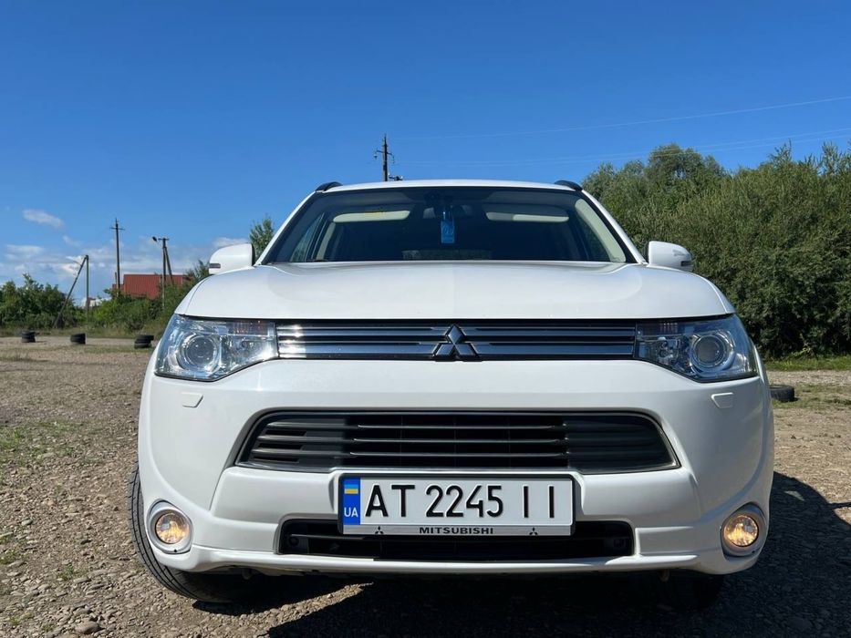 Продам  Mitsubishi Outlander PHEV