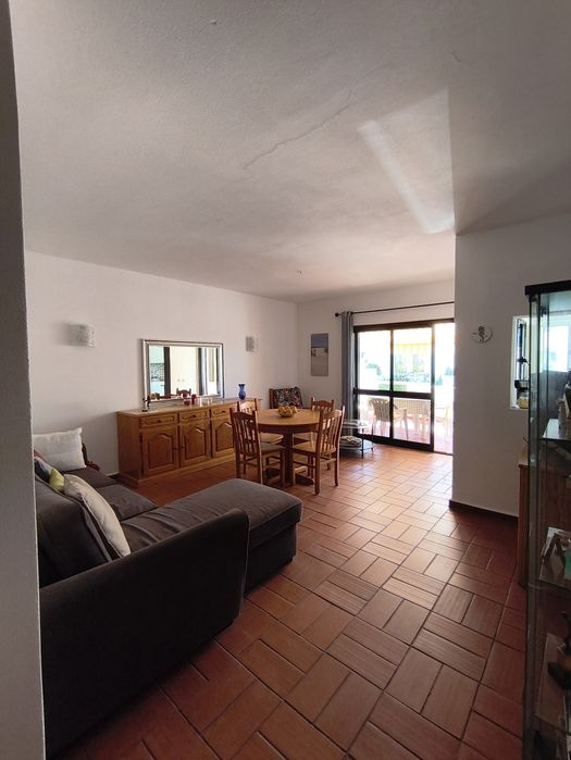 Apartamento T1  c/terraço sul e vista mar
Urbanização calma