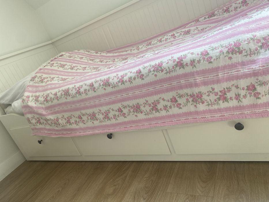 Lóżko ikea hemnes