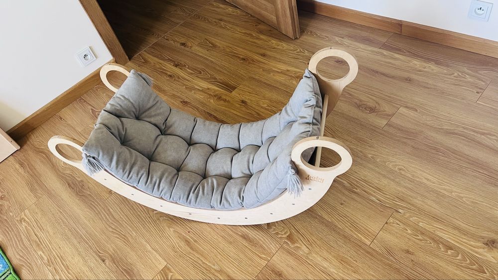 Drewniany bujak zjeżdżalnia  wspinaczka poduszka szara Baby Wood