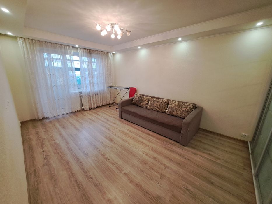 Аренда 2 ком.кв. на Лазурном ул.Быкова 9