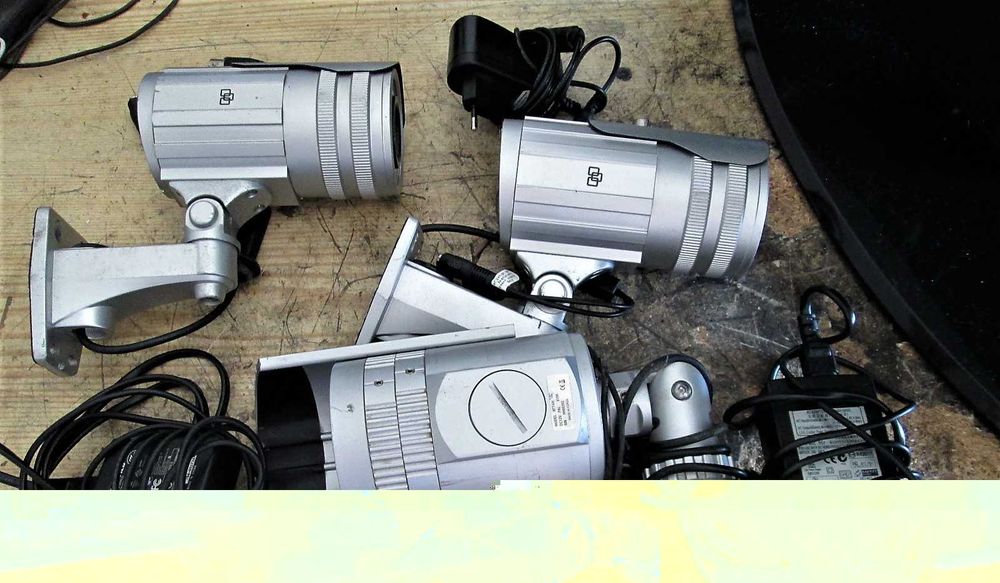 2 câmaras de videovigilância